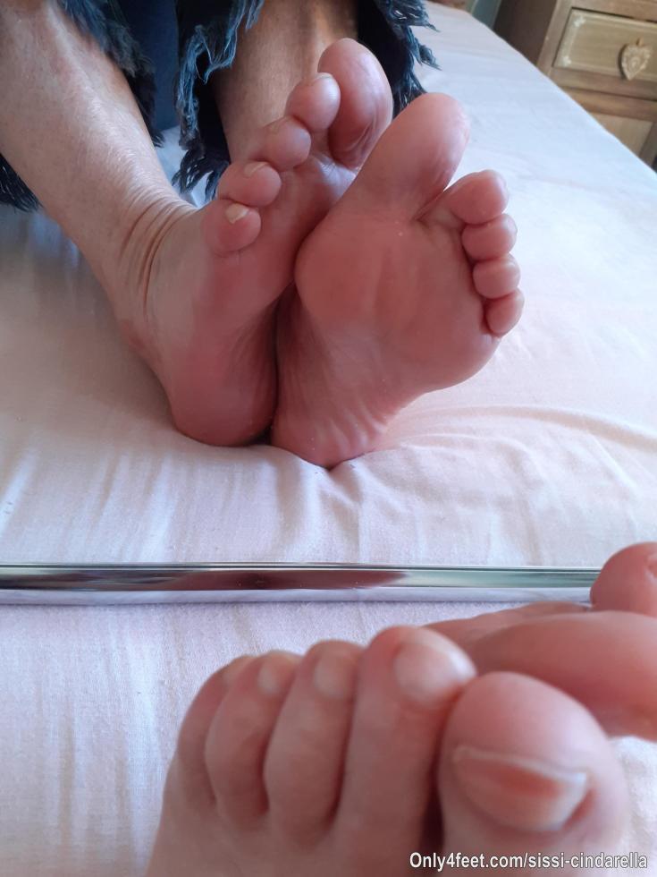 My feet in the mirror...👣🪞
Contact me via the Telegram channel below 👇
https://t.me/+yEpIshzu5sJkYjA0